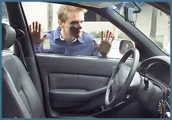 Safe Key Shop Alexandria, VA 703-586-9674 - 19-locked-keys-in-car